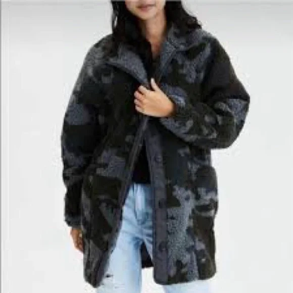 American Eagle Outfitters Camo Sherpa coat xl - Picture 1 of 11